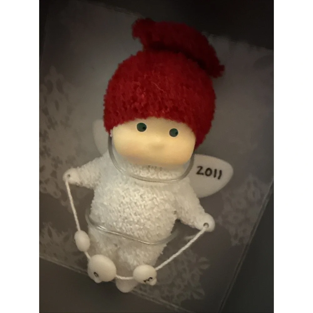 2010 ENESCO DEPT 56 ANGEL BAB  WITH MOM BEADS RED KNIT CAP 2011 On Wing